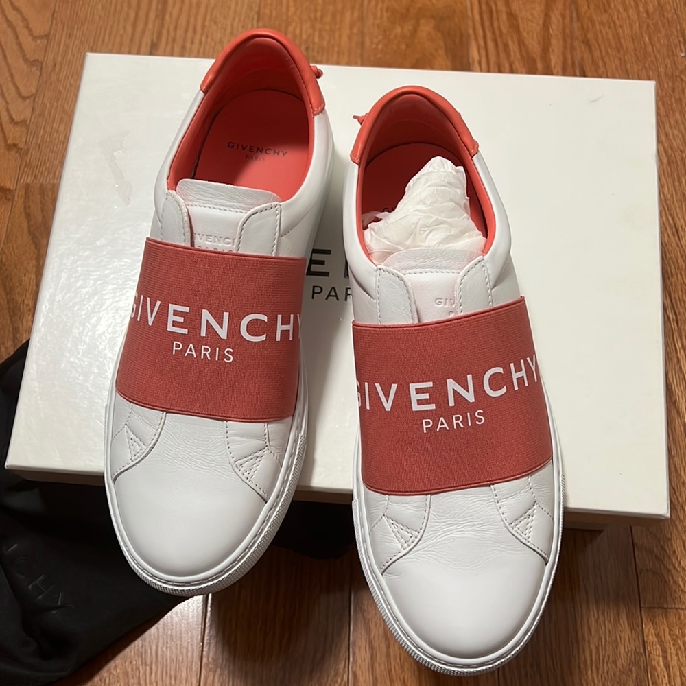 Brand New - with box and dust bag